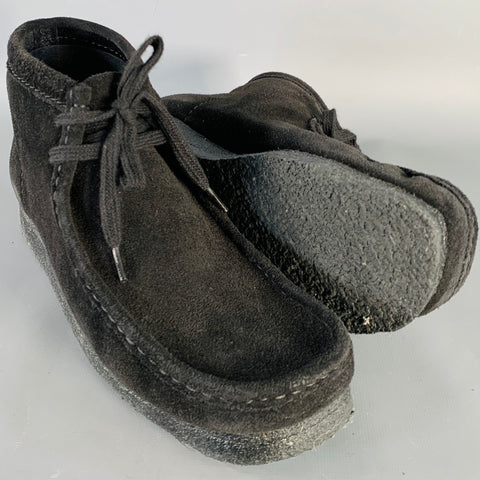 CLARKS Size 9 Wallabee Black Suede Crepe Sole Moccasin Ankle Boots