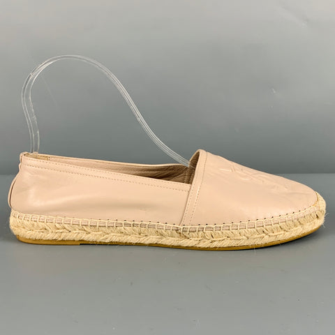 SAINT LAURENT Talla 9.5 Alpargatas planas de cuero repujado beige