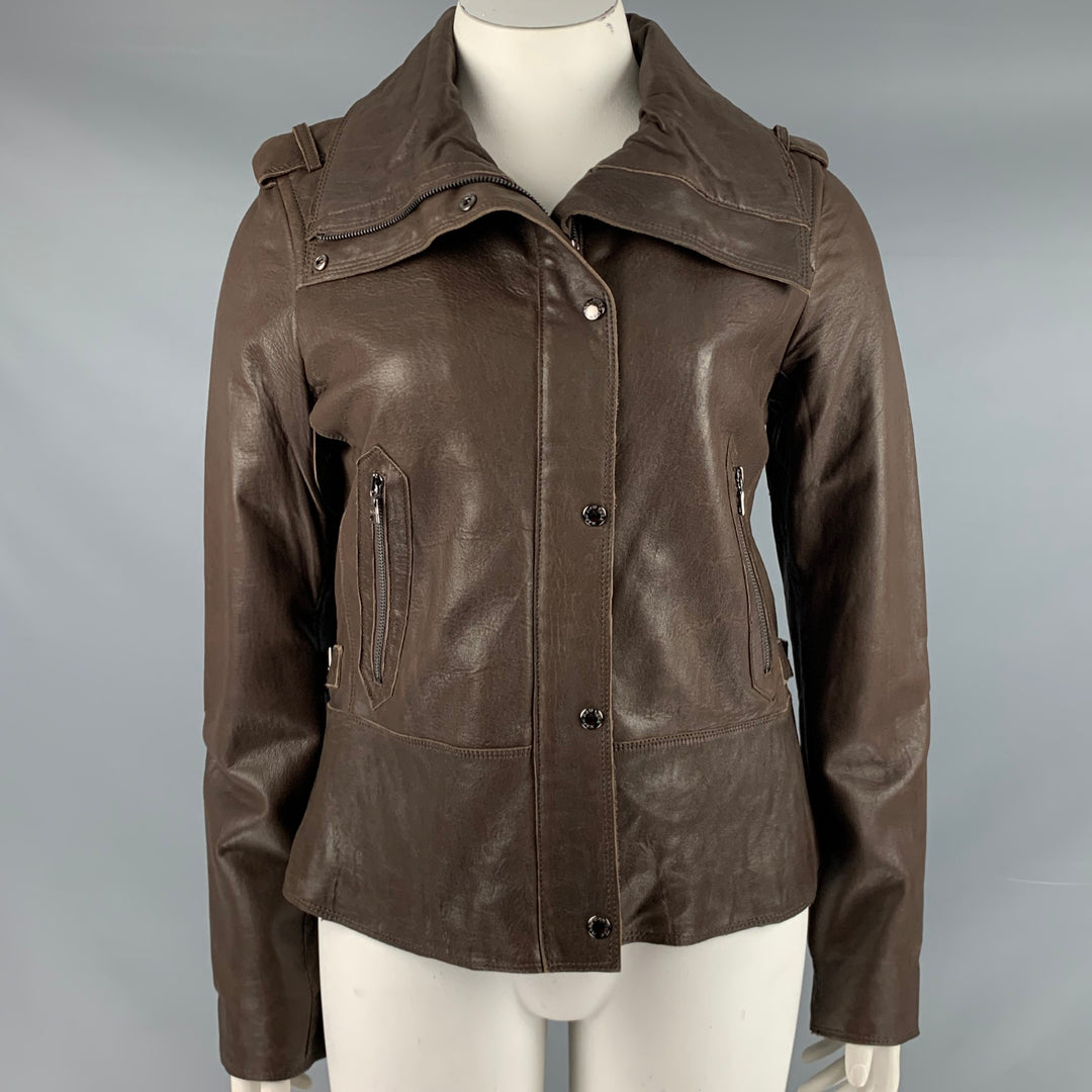 ANDREW MARC Chaqueta con broches y cremallera de cuero marrón - Main Image