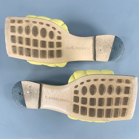BOTTEGA VENETA Size 7 Yellow Leather Quilted Slide Sandals