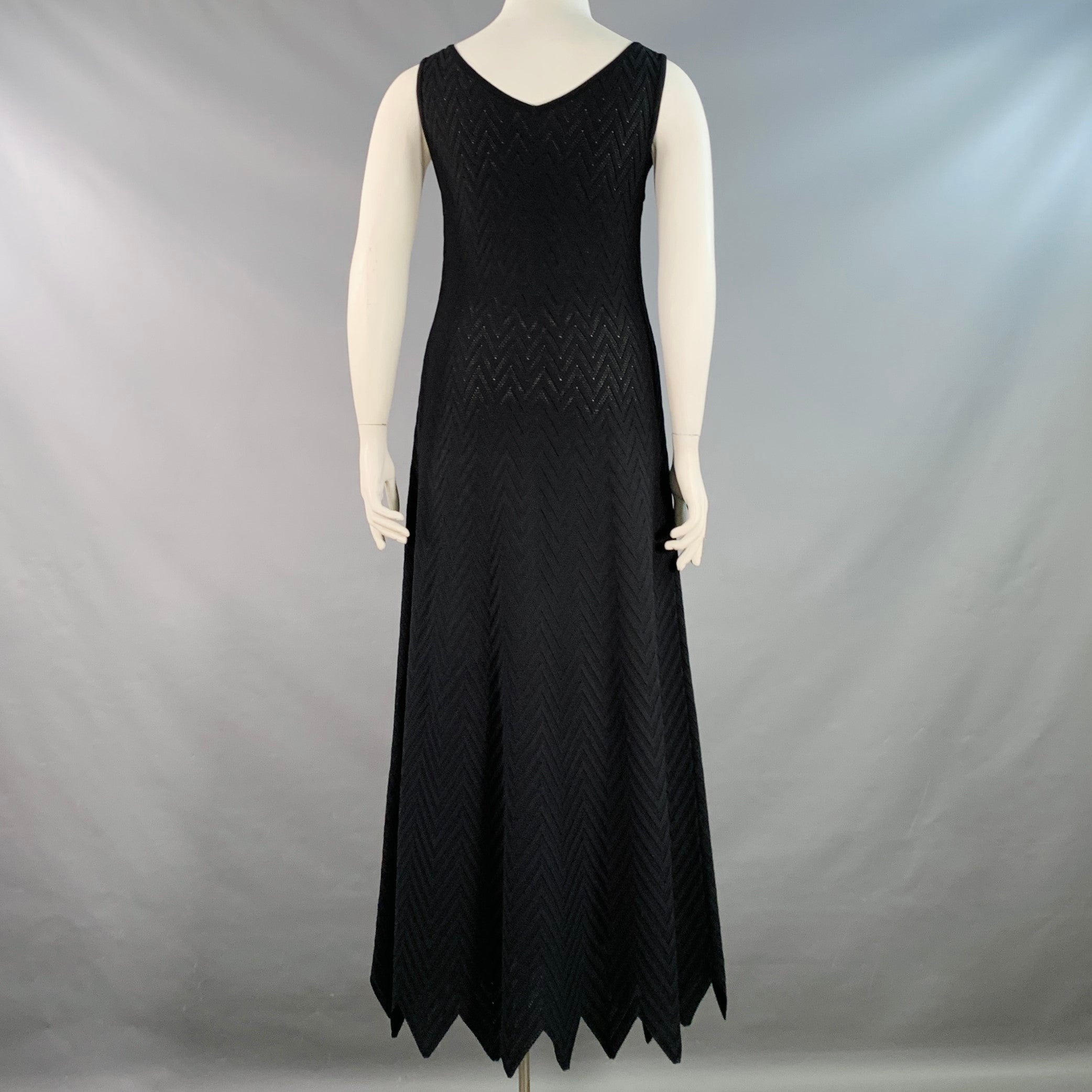 【送料&関税込】Alaia Black Viscose Dress Mid-length dress Alaïa Black size 40 FR in Viscose - 39575833