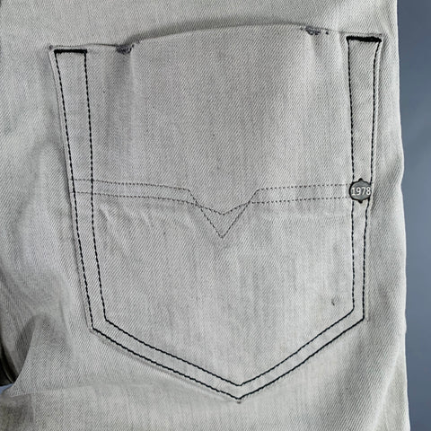 DIESEL FW16 Size 27 Tepphar Grey Distressed Cotton Blend Slim Jeans