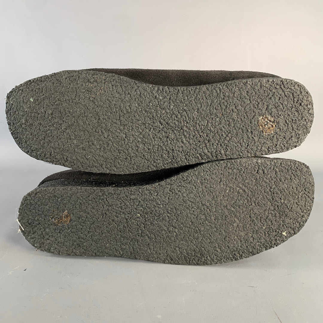 CLARKS Size 9 Wallabee Black Suede Crepe Sole Moccasin Ankle  display picture 1