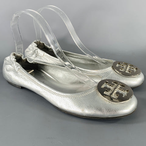 TORY BURCH Size 10 Silver Leather Logo Ruched Flats