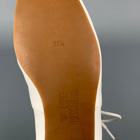 LOVE MOSCHINO Talla 5.5 Zapatos planos con tachuelas de cuero blanco