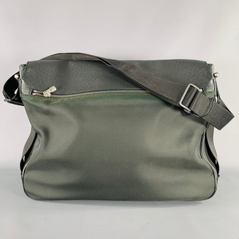 LOUIS VUITTON -Taiga Dersou- Black Dark Green Nylon Leather Messenger Bag