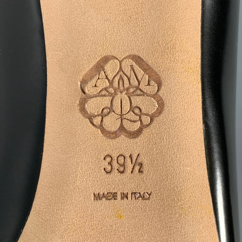 ALEXANDER MCQUEEN Taille 9.5 Escarpins à talons aiguilles en cuir noir avec clous argentés