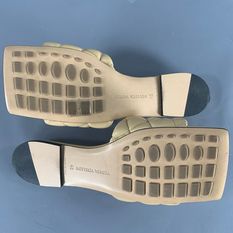 BOTTEGA VENETA Size 10 Tan Leather Padded Quilted Sandals