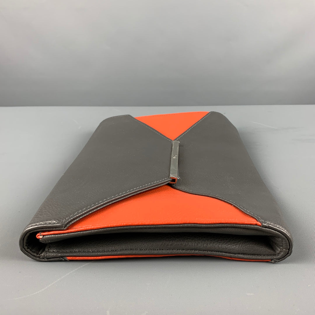 Bolso clutch con bloques de color gris naranja de R+J