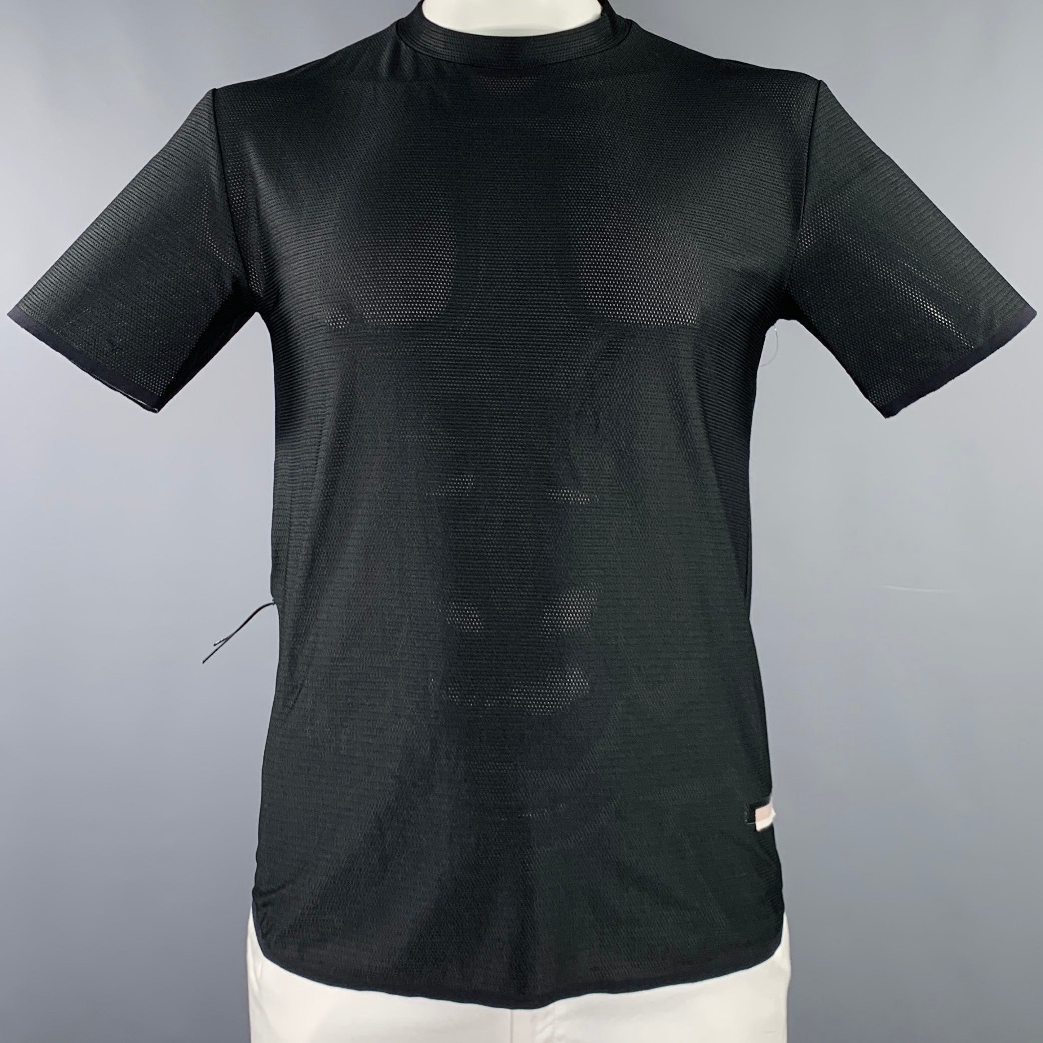 SATISFY Size L Black Stretchy Mesh Crew Neck T-shirt