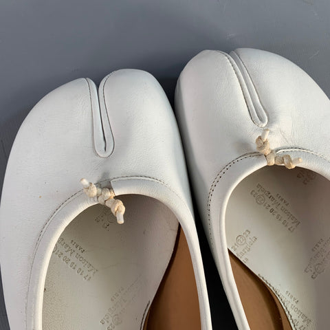 MAISON MARGIELA Ballerines Tabi en cuir blanc Taille 8