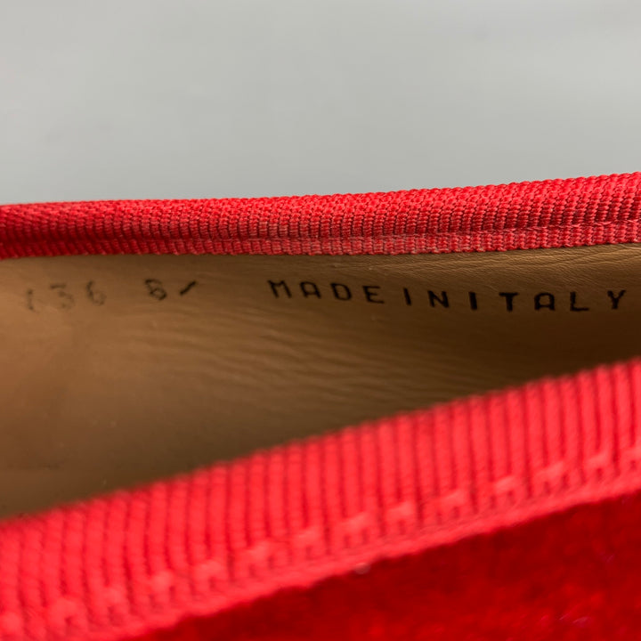 DEL TORO Talla 8.5 Mocasines sin cordones de terciopelo texturizado rojo