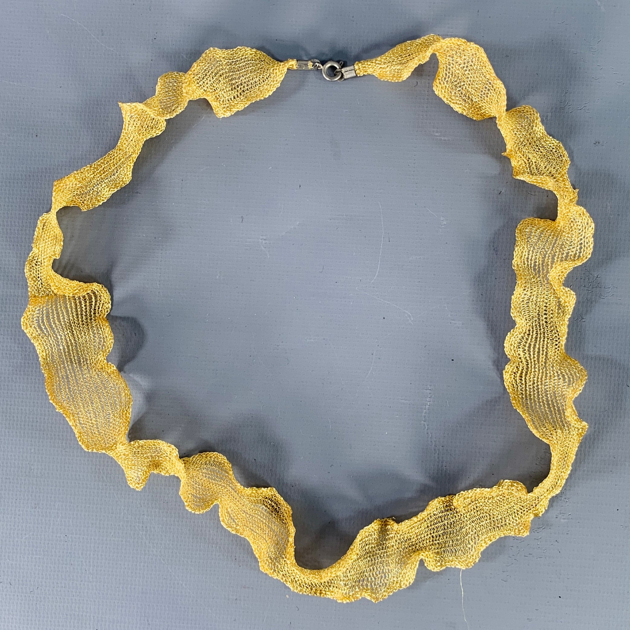 VINTAGE Gold Metallic Ribbon Knit Necklace – Sui Generis Designer ...
