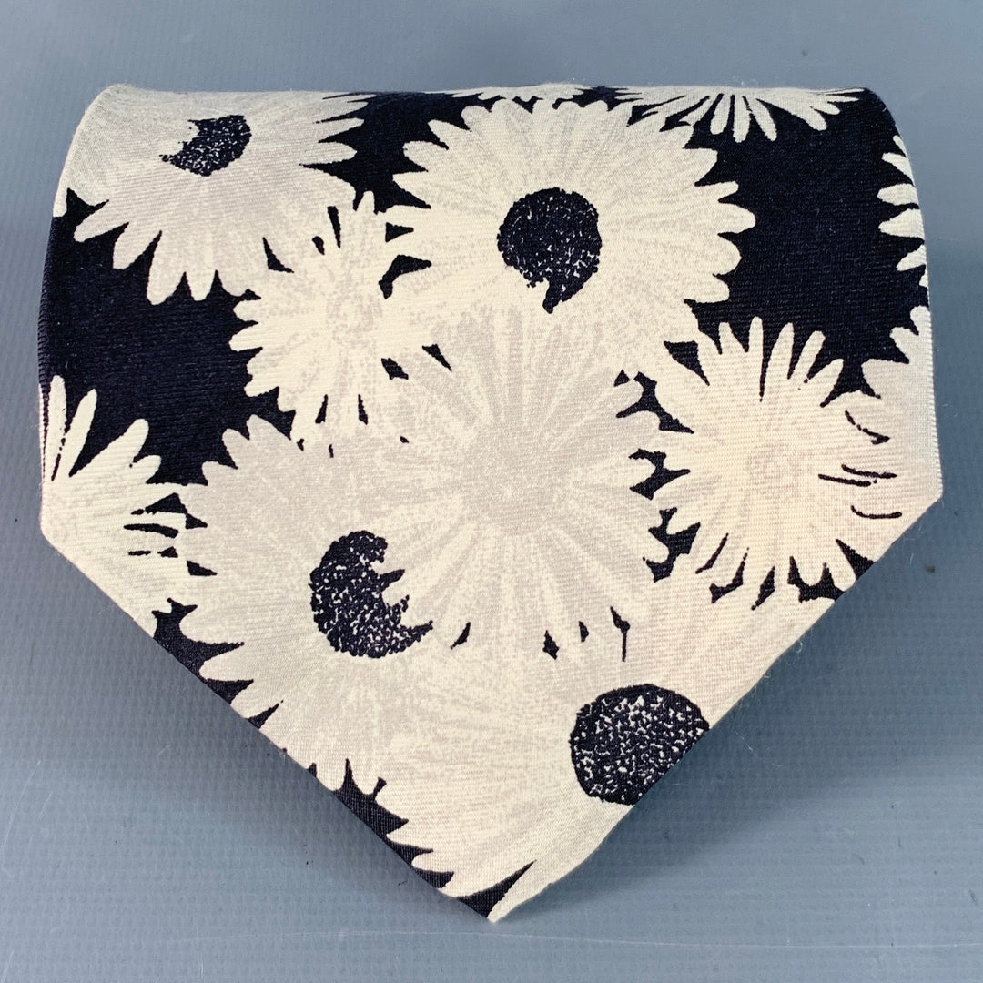 HUGO BOSS Black White Floral Silk Tie