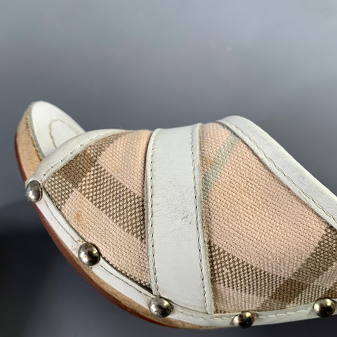 BURBERRY Size 7 White Beige Leather Plaid Buckle Sandals