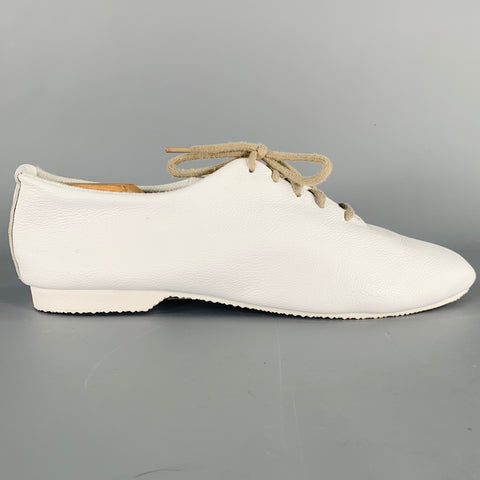 CROWN Size 9 White Leather Lace-Up Shoes