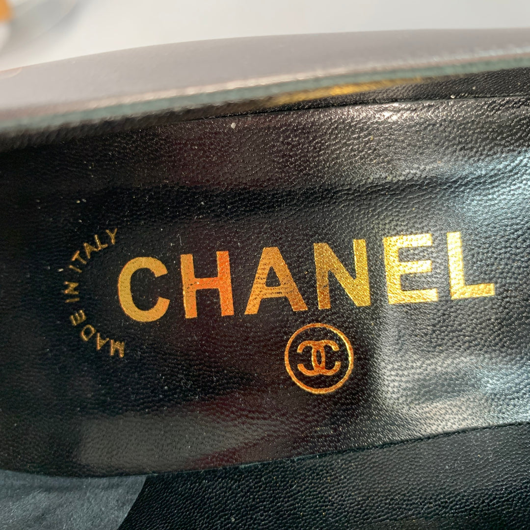 CHANEL Size 6 Grey Black Leather Cap Toe Pumps