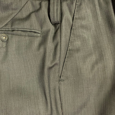 Costume J. LINDEBERG taille 40 coupe classique noir gris en laine, revers en pointe, un bouton