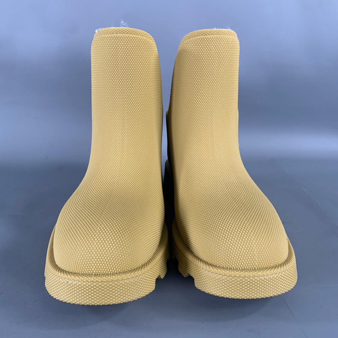 BURBERRY Size 10 Camel Pebble Grain Rubber Ankle Boots