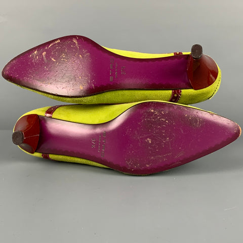 ETRO Talla 7.5 Zapatos de tacón con borlas de charol perforado de ante verde burdeos