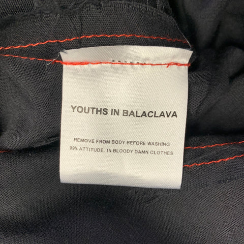 YOUTHS IN BALACLAVA Taille S Chemise de pirate à manches longues noire surpiquée contrastante