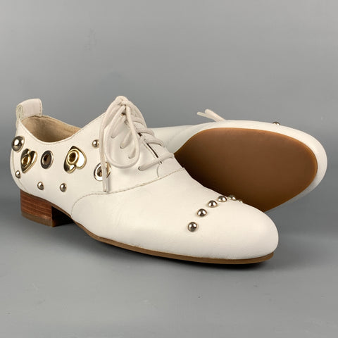 LOVE MOSCHINO Talla 5.5 Zapatos planos con tachuelas de cuero blanco