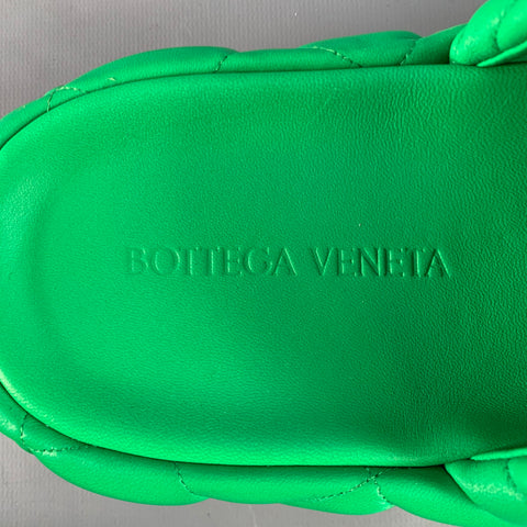 BOTTEGA VENETA Sandales à enfiler en cuir d'agneau matelassé vert, taille 7