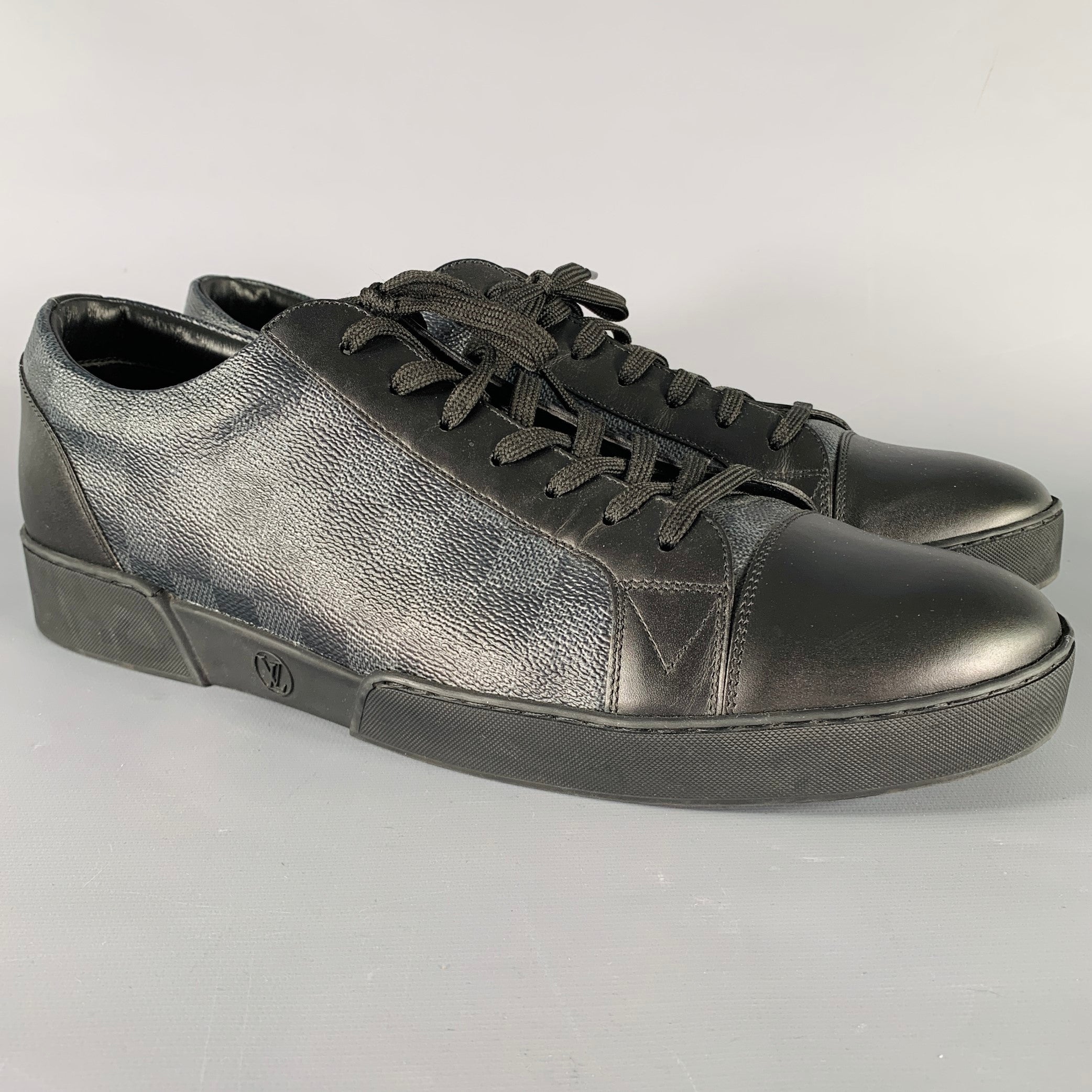 LOUIS VUITTON ダークグレー シュシュ LOUIS VUITTON Size 13 Black Grey Checkered Leather Low Rise