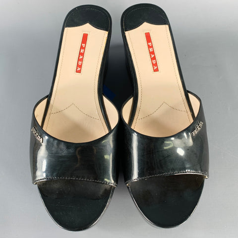 Sandales à plateforme Prada en cuir verni noir, taille 9.5