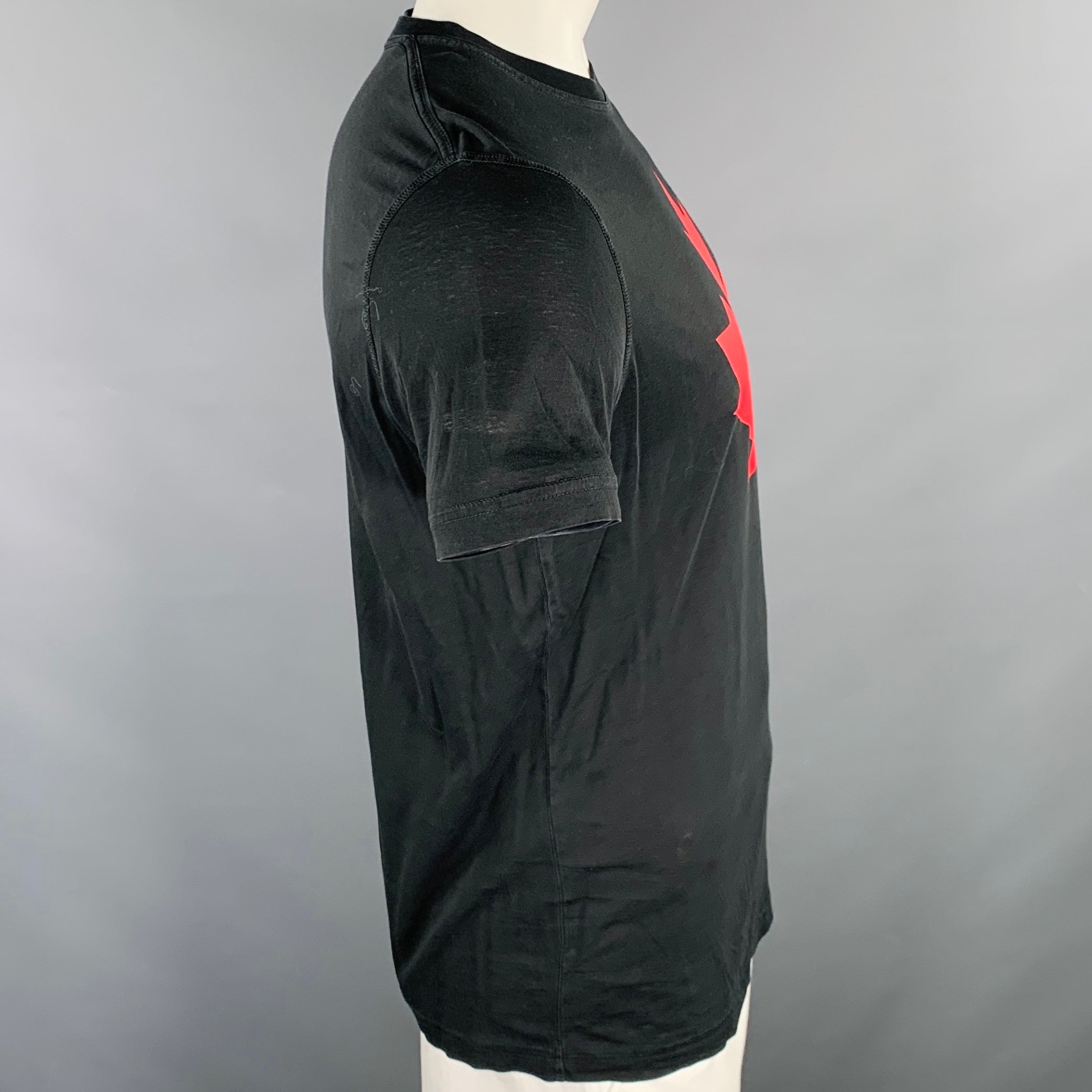 DSQUARED2 Size L Black Red Maple Leaf Logo Short Sleeve T
