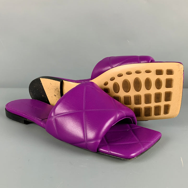 BOTTEGA VENETA Taille 10 Sandales à bout carré matelassées en cuir violet