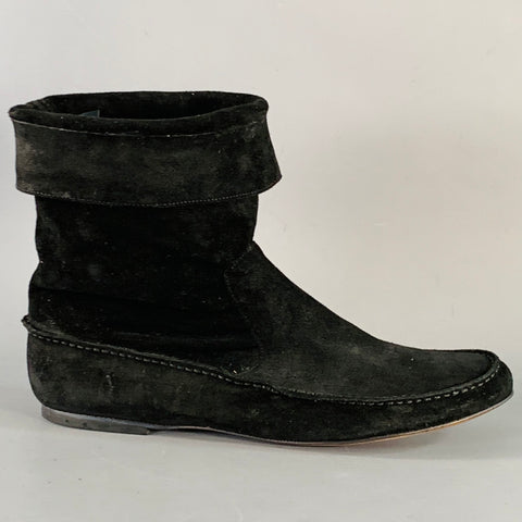 ELIZABETH and JAMES Size 10 Black Suede Moccasin Boots