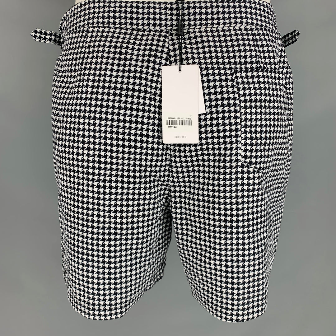 REISS Size XL Black White Houndstooth Zip Fly Swim Trunks