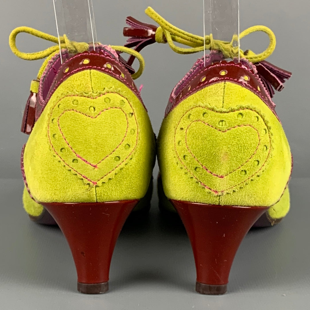 ETRO Talla 7.5 Zapatos de tacón con borlas de charol perforado de ante verde burdeos