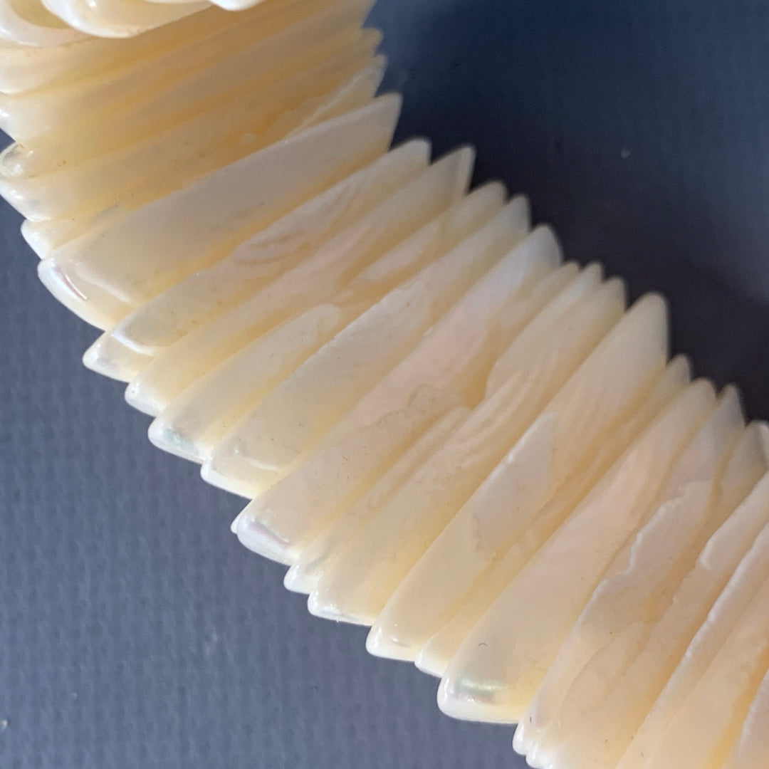 VINTAGE Mother of Pearl Elastic Bracelet