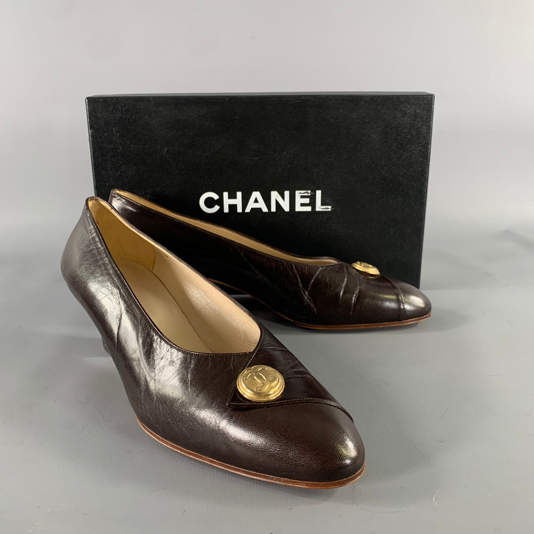 CHANEL Size 8.5 Brown Logo Kitten Heel Pumps