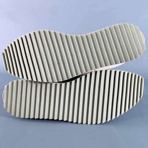 PEDRO GARCIA Taille 6.5 Baskets à plateforme en satin et daim gris-beige à bords bruts
