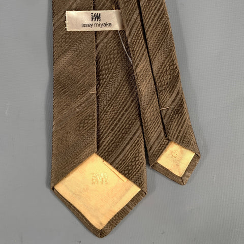 ISSEY MIYAKE Brown Jacquard Silk Tie