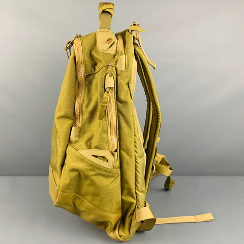 VISVIM Verde -Cordura 20L- Mochila con ribete de cuero de nailon