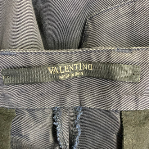 Pantalon décontracté VALENTINO taille 30 en sergé de coton mélangé bleu marine et beige, coupe fuselée, braguette zippée.
