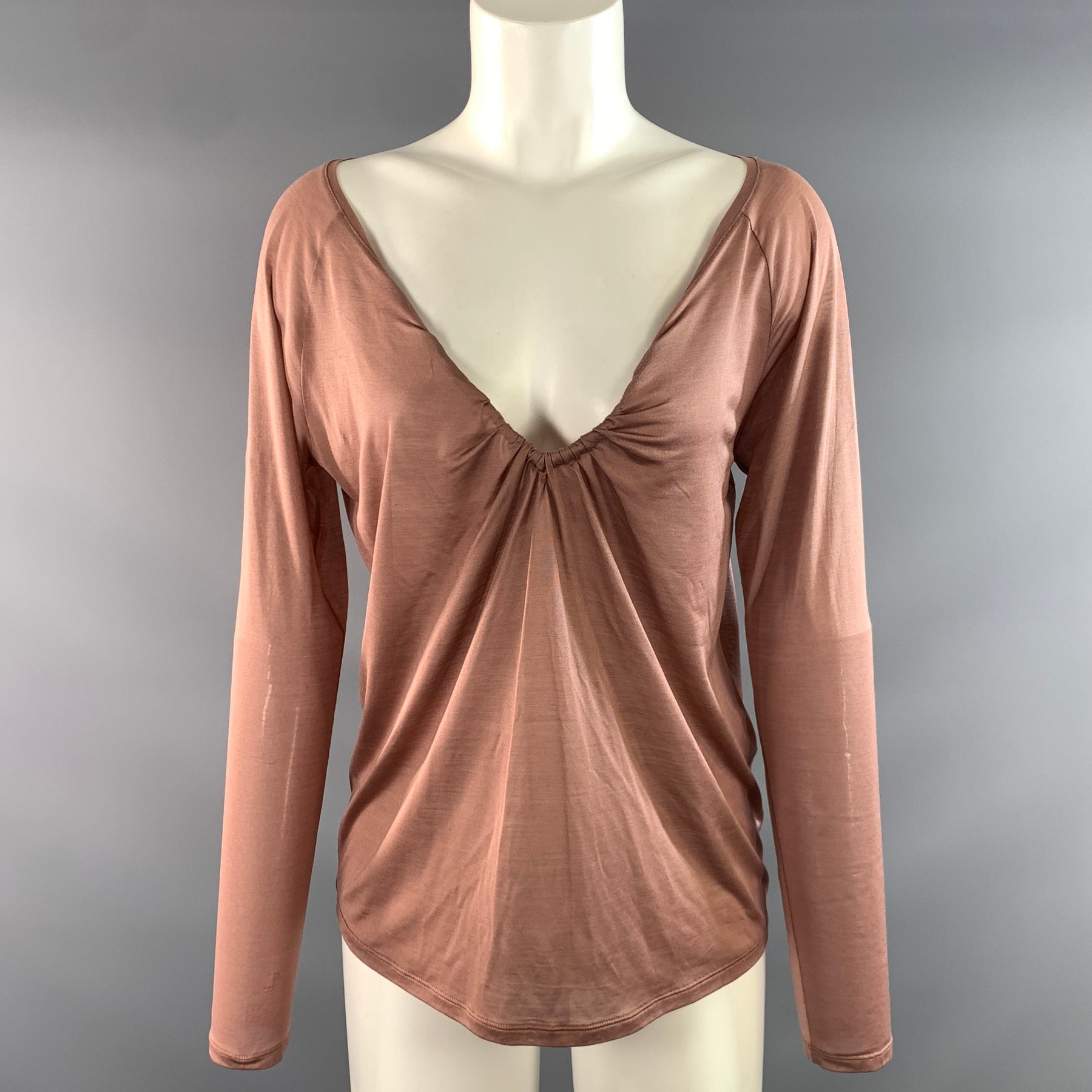 Sui Generis archive reference: Gucci Spring/Summer 2002 dust-pink silk long-sleeve top, SKU 149766.