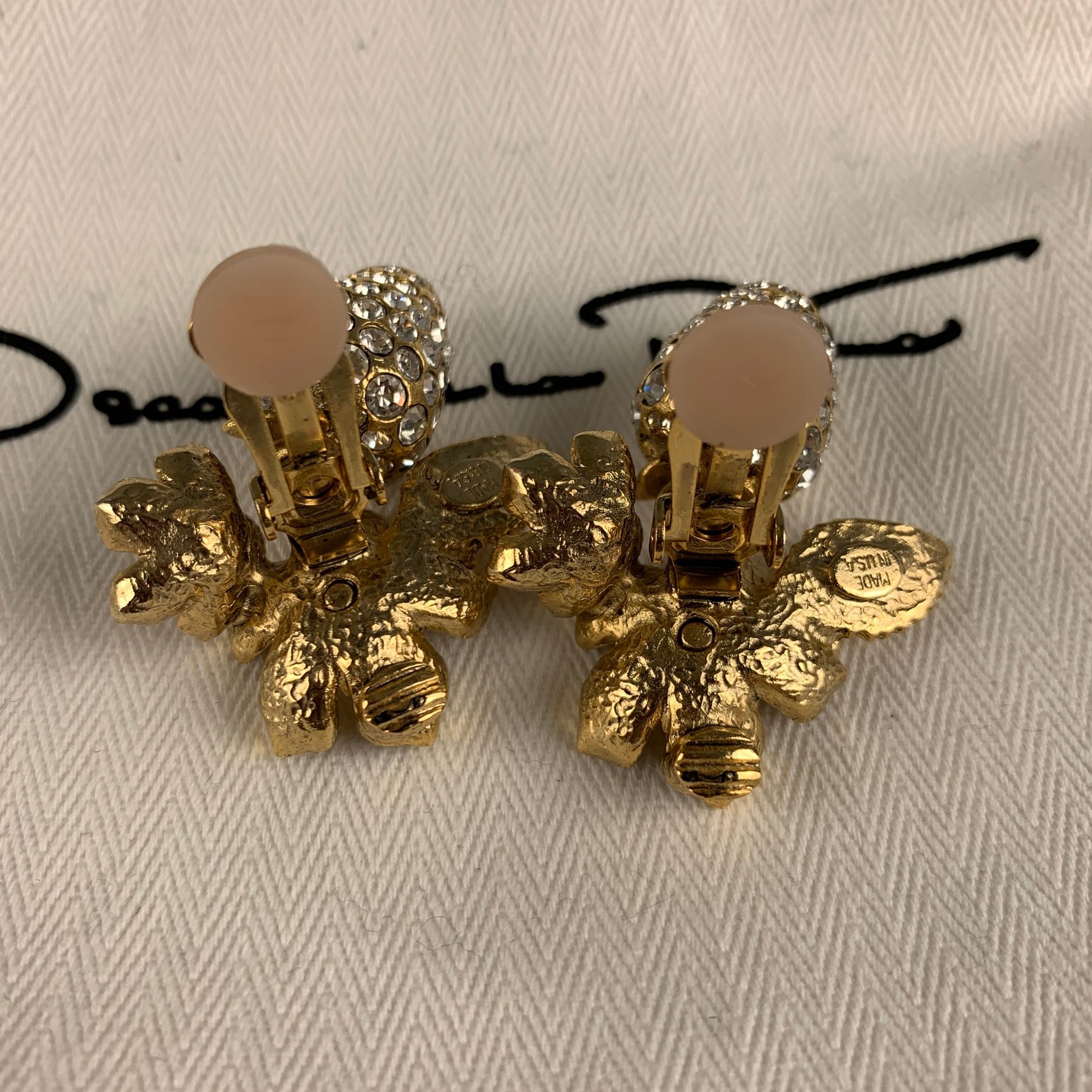 Boucles D'oreilles à Clipser Oscar De La Renta - Cristaux Transparents, Plaqué Or, Sans Boîte