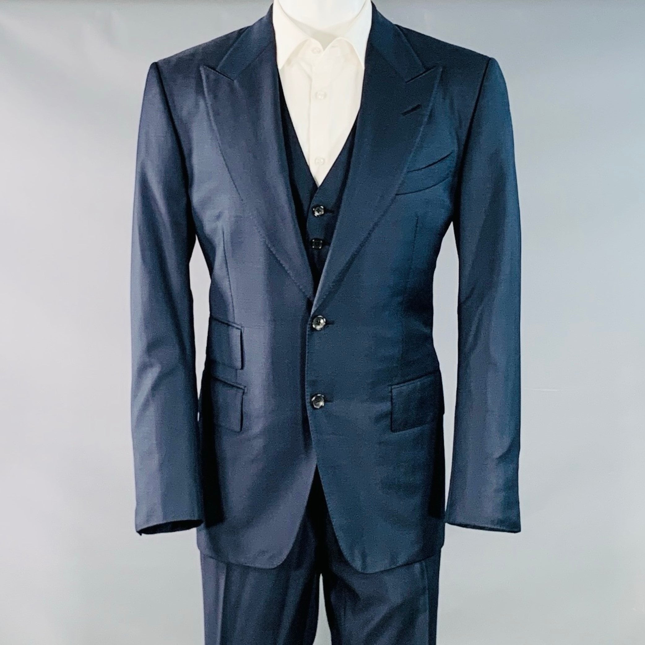 TOM FORD Size 40 Regular Navy Wool Peak Lapel 3 Piece Suit – Sui