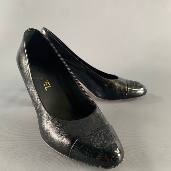 CHANEL Size 8.5 Black Leather Classic Pumps