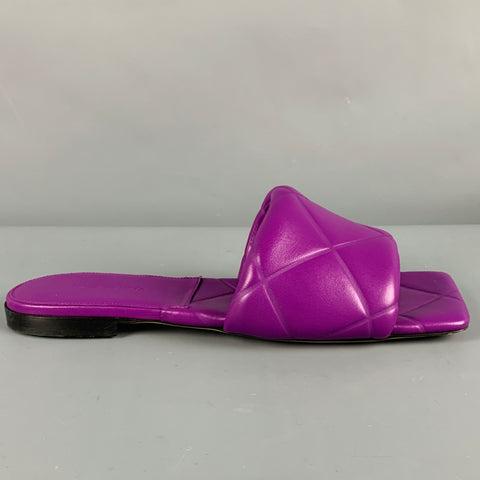 BOTTEGA VENETA Sandalias de punta cuadrada acolchadas de cuero morado Talla 10