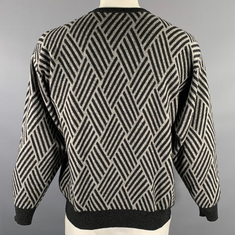 NEIMAN MARCUS Size L Grey Black Cashmere Crew-Neck Sweater