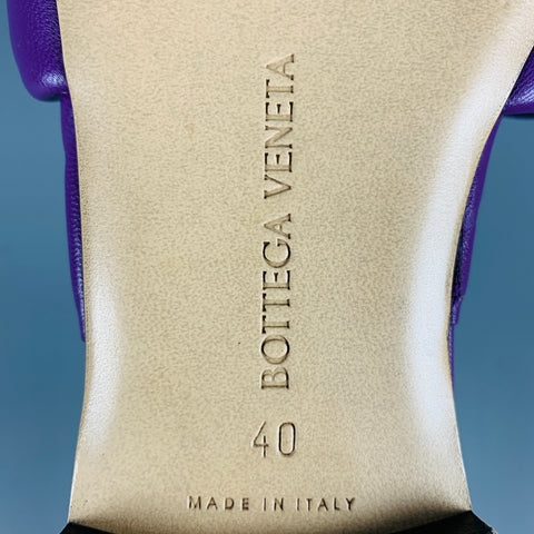 BOTTEGA VENETA Sandalias de punta cuadrada acolchadas de cuero morado Talla 10