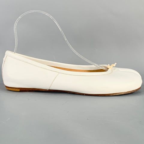 MAISON MARGIELA Size 8 White Leather Tabi Flats