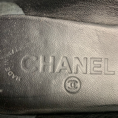 CHANEL Talla 8.5 Zapatos planos Mary Jane de charol negro