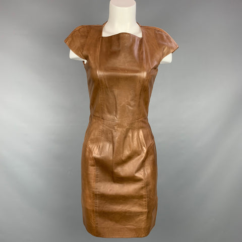 YVES SAINT LAURENT Robe droite à manches courtes en cuir beige taille 6